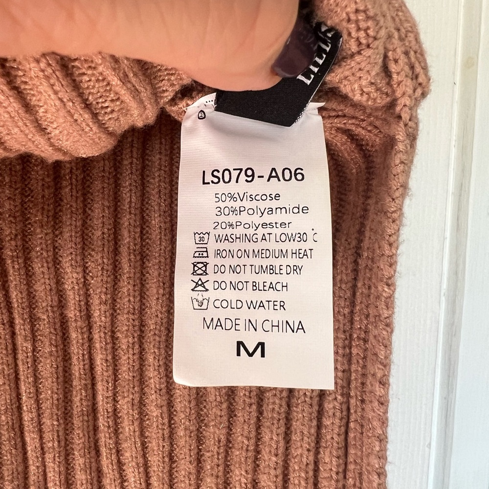 Women’s Lillusory Tan Turtleneck. - Picture 4 of 7